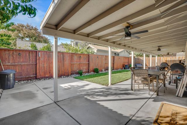 1105 Memory Ln, Modesto, CA 95351