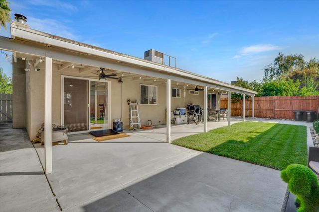 1105 Memory Ln, Modesto, CA 95351