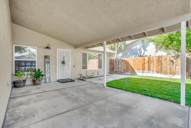 1105 Memory Ln, Modesto, CA 95351