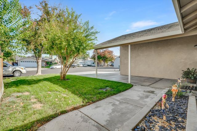 1105 Memory Ln, Modesto, CA 95351