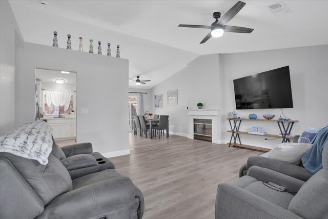 1105 Memory Ln, Modesto, CA 95351