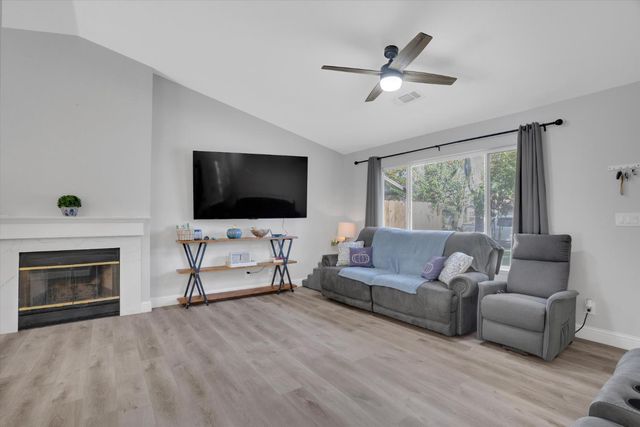 1105 Memory Ln, Modesto, CA 95351