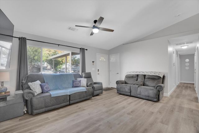 1105 Memory Ln, Modesto, CA 95351