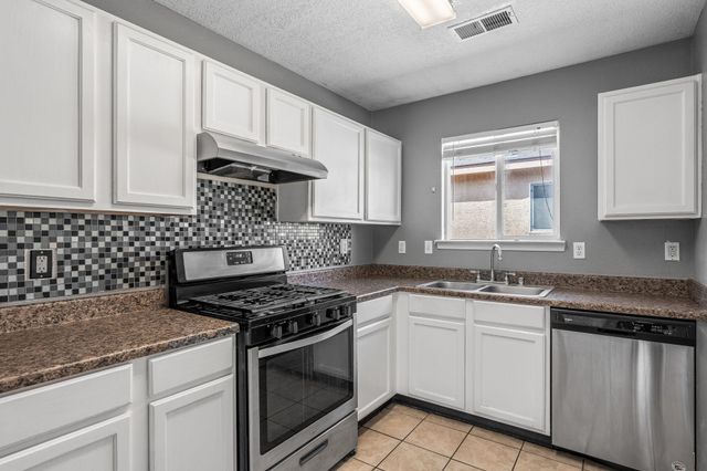615 82ND Street SW, Albuquerque, NM 87121