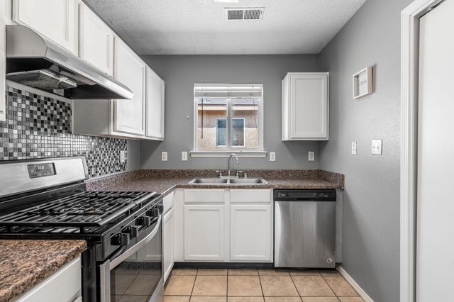 615 82ND Street SW, Albuquerque, NM 87121