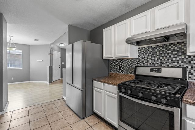 615 82ND Street SW, Albuquerque, NM 87121