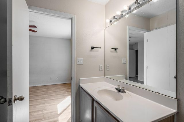 615 82ND Street SW, Albuquerque, NM 87121