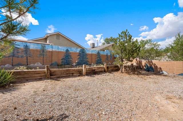 615 82ND Street SW, Albuquerque, NM 87121