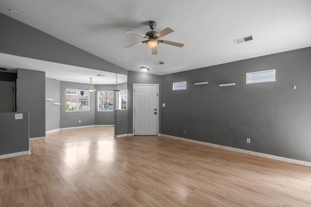 615 82ND Street SW, Albuquerque, NM 87121