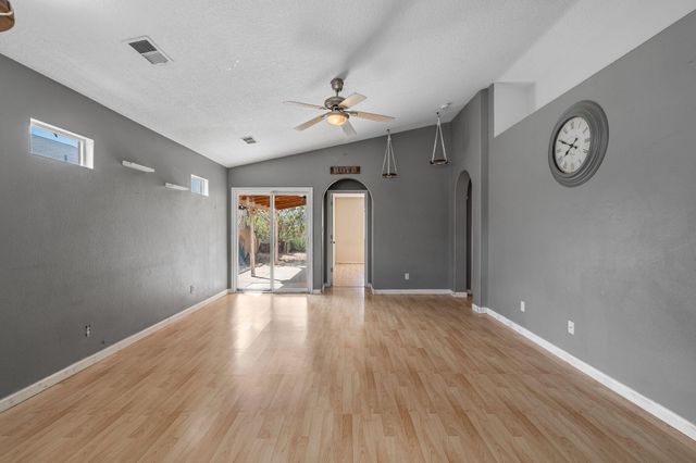 615 82ND Street SW, Albuquerque, NM 87121