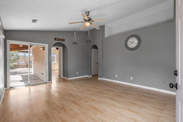 615 82ND Street SW, Albuquerque, NM 87121