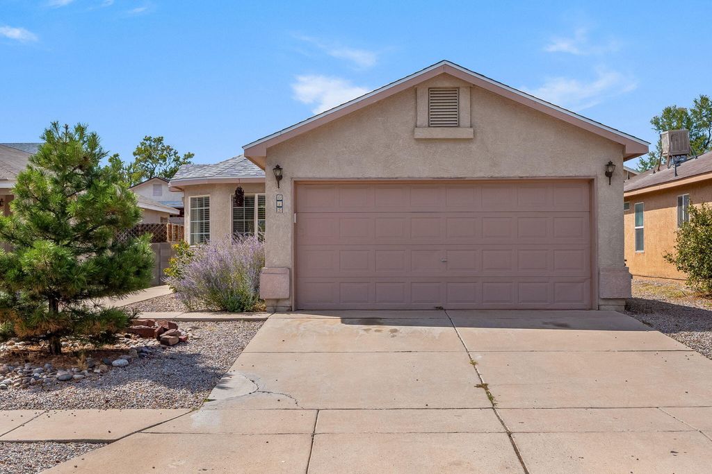 615 82ND Street SW, Albuquerque, NM 87121