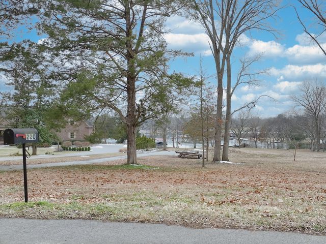 220 Bluegrass Dr, Hendersonville, TN 37075