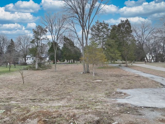 220 Bluegrass Dr, Hendersonville, TN 37075