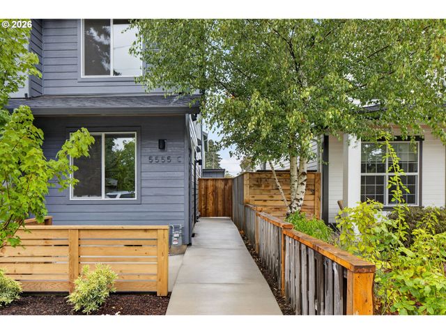 5555 Se STEELE St A & C, Portland, OR 97206