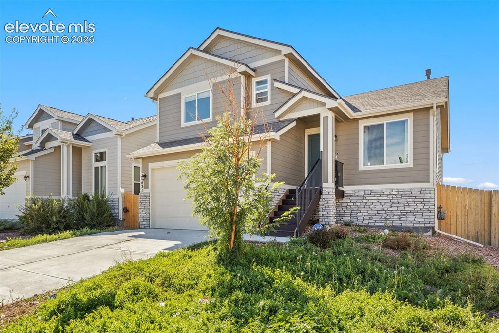 10621 Castor Drive, Colorado Springs, CO 80925 — photo 2