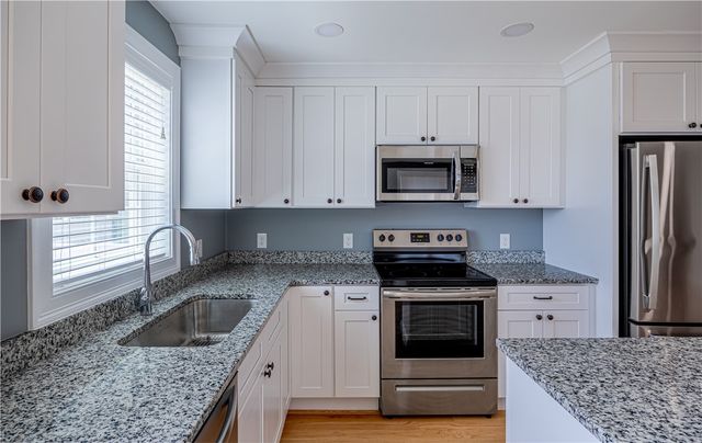 4 Batcheller Avenue, Cranston, RI 02920