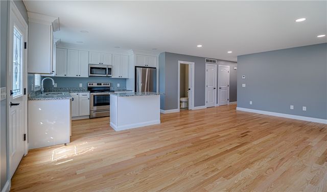 4 Batcheller Avenue, Cranston, RI 02920