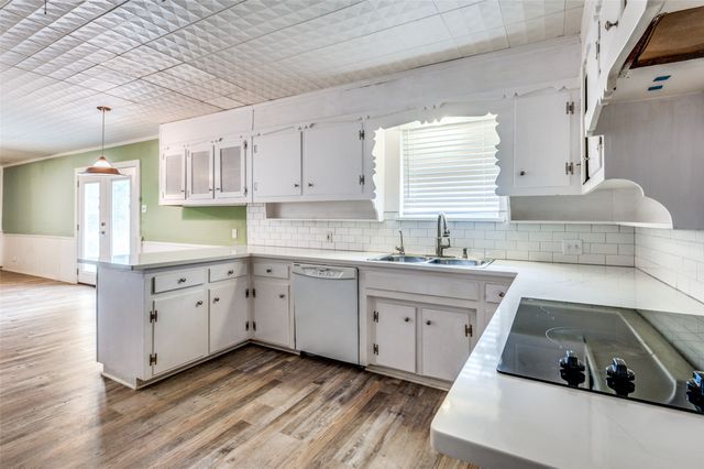 5613 Waltham Avenue, Fort Worth, TX 76133