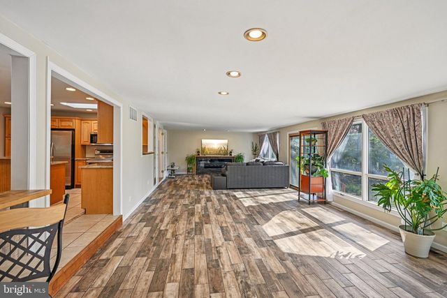 39 OAKWOOD DR, Medford, NJ 08055