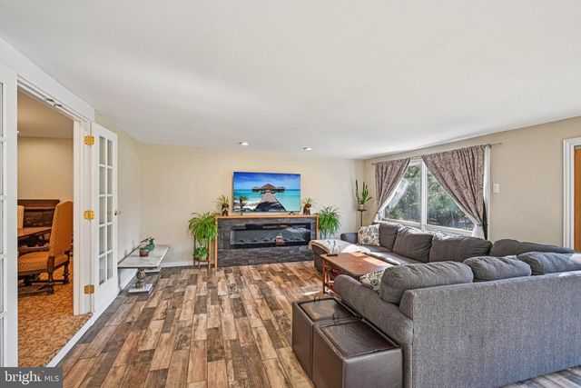 39 OAKWOOD DR, Medford, NJ 08055