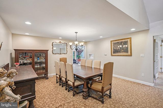 39 OAKWOOD DR, Medford, NJ 08055