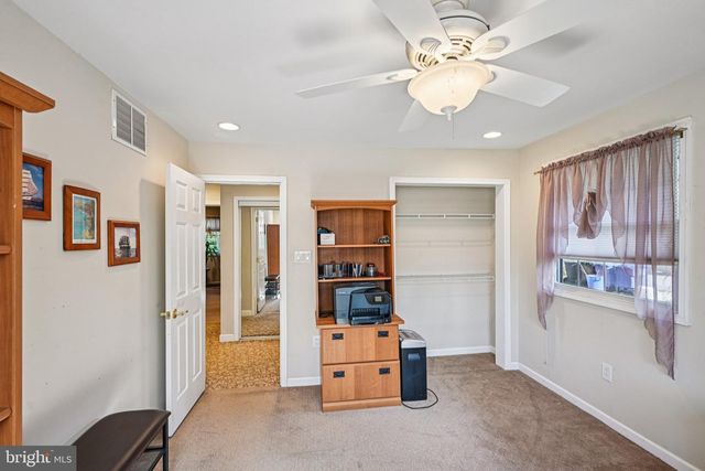 39 OAKWOOD DR, Medford, NJ 08055