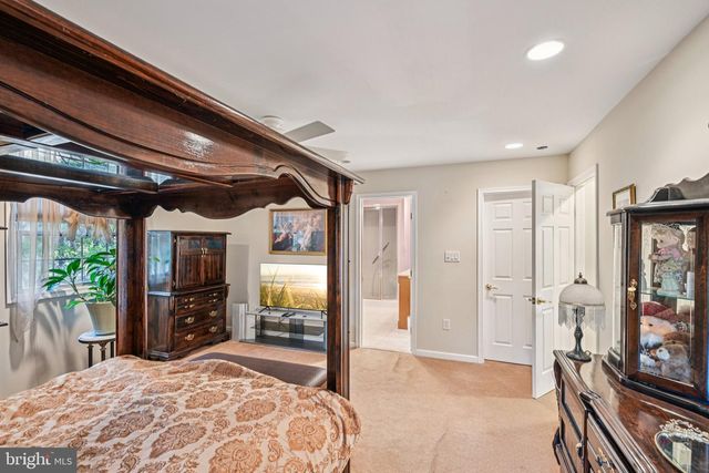 39 OAKWOOD DR, Medford, NJ 08055