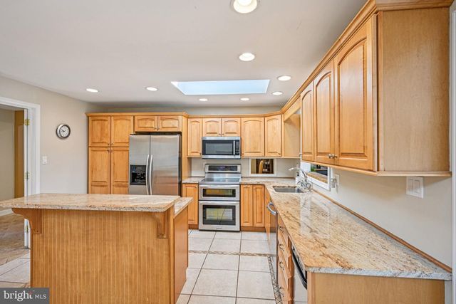 39 OAKWOOD DR, Medford, NJ 08055