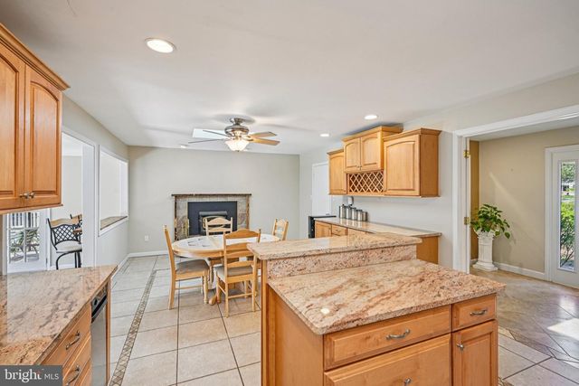 39 OAKWOOD DR, Medford, NJ 08055