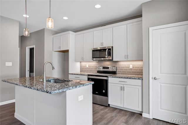 11140 Fort Samuel Dr., Bridgeton, MO 63044