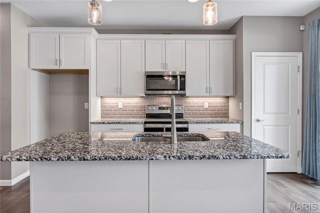 11140 Fort Samuel Dr., Bridgeton, MO 63044