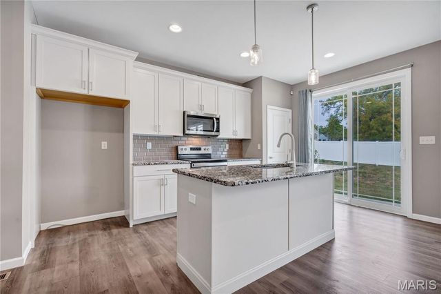 11140 Fort Samuel Dr., Bridgeton, MO 63044