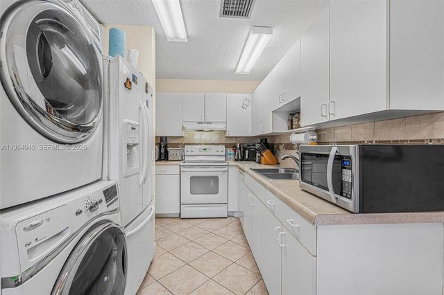 1521 NW 18th AVE 101, Delray Beach, FL 33445