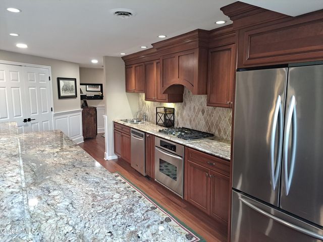 106 Spring St Street 8, Saratoga Springs, NY 12866