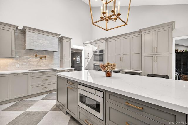 18 Reynolds Lane, Katonah, NY 10536