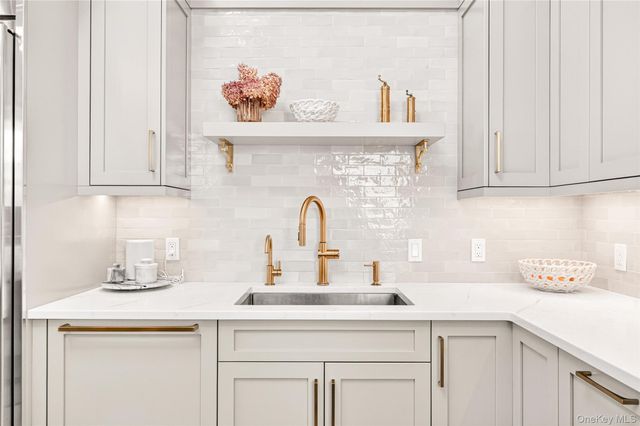 18 Reynolds Lane, Katonah, NY 10536