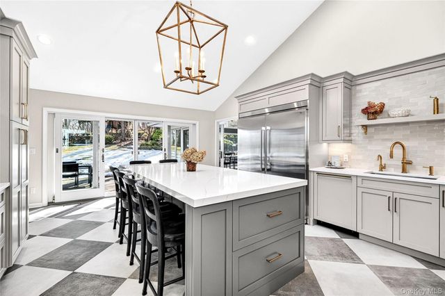 18 Reynolds Lane, Katonah, NY 10536