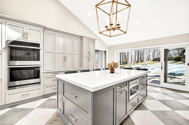 18 Reynolds Lane, Katonah, NY 10536