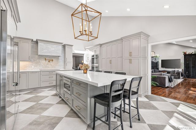 18 Reynolds Lane, Katonah, NY 10536