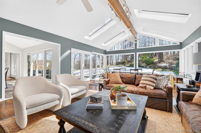 18 Reynolds Lane, Katonah, NY 10536