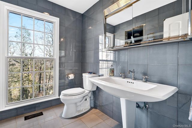 18 Reynolds Lane, Katonah, NY 10536