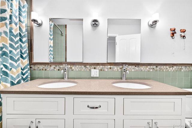 18 Reynolds Lane, Katonah, NY 10536