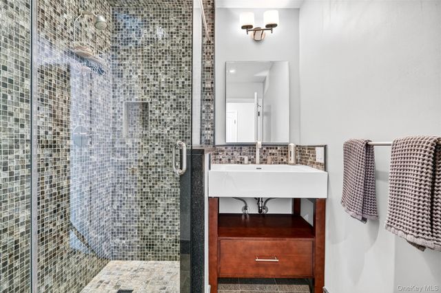 18 Reynolds Lane, Katonah, NY 10536