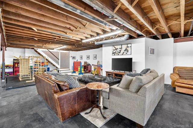 18 Reynolds Lane, Katonah, NY 10536