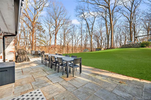 18 Reynolds Lane, Katonah, NY 10536