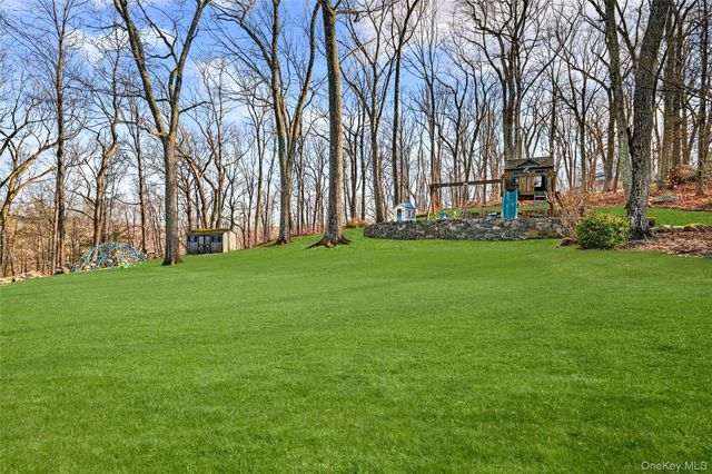 18 Reynolds Lane, Katonah, NY 10536