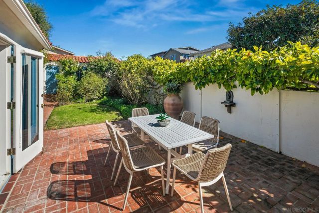 7227 Olivetas Ave, La Jolla, CA 92037