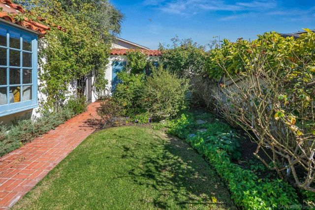 7227 Olivetas Ave, La Jolla, CA 92037