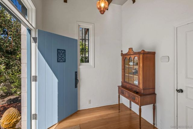 7227 Olivetas Ave, La Jolla, CA 92037